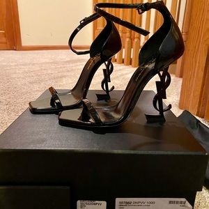 YSL OPYUM SANDALS IN PATENT LEATHER WITH BLCK HEEL